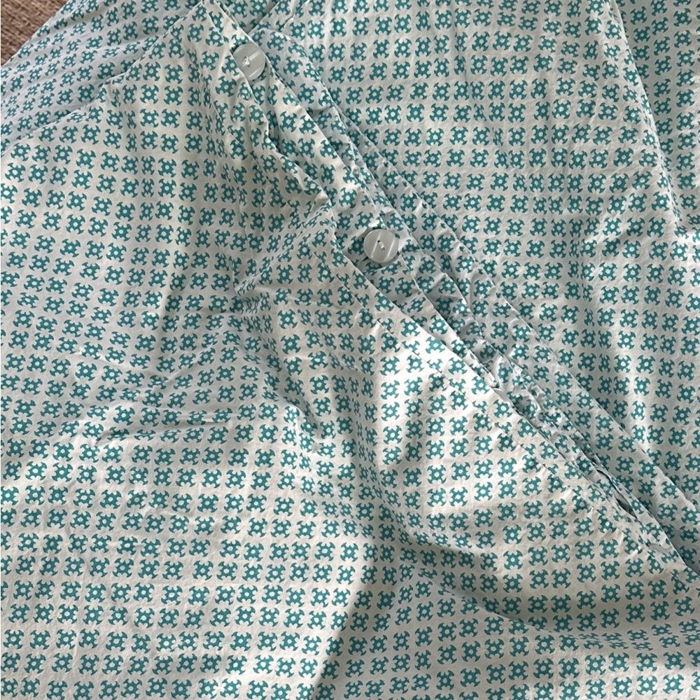 John Robshaw Queen duvet. Teal and White mini print with button closure.